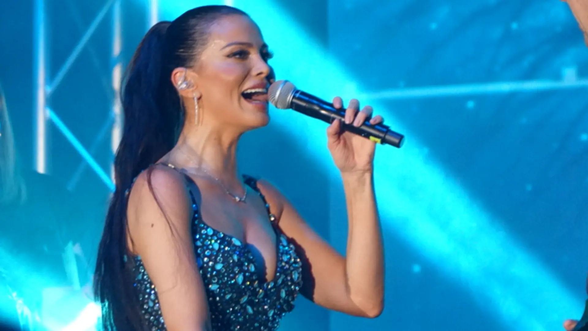 Milica Pavlović u problemu zbog venčanja: Nije mogla da ih odbije, pevačica priznala šta je muči